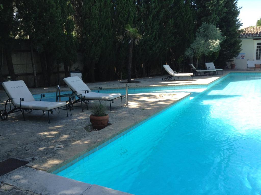 אביניון Hostellerie Les Frenes מראה חיצוני תמונה