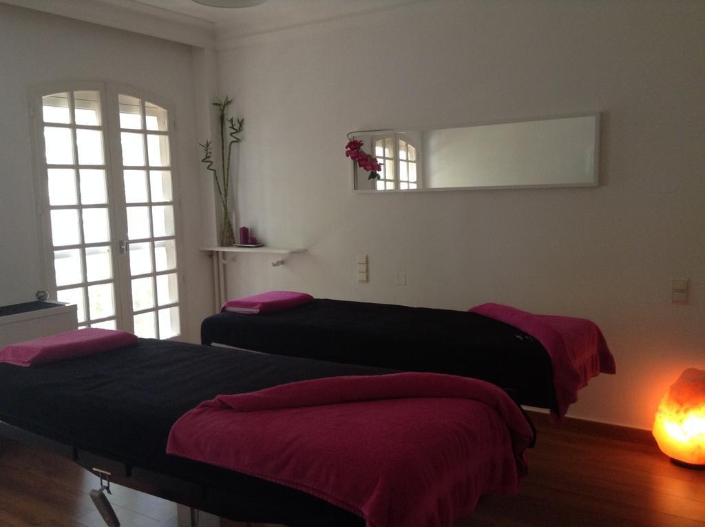 אביניון Hostellerie Les Frenes מראה חיצוני תמונה